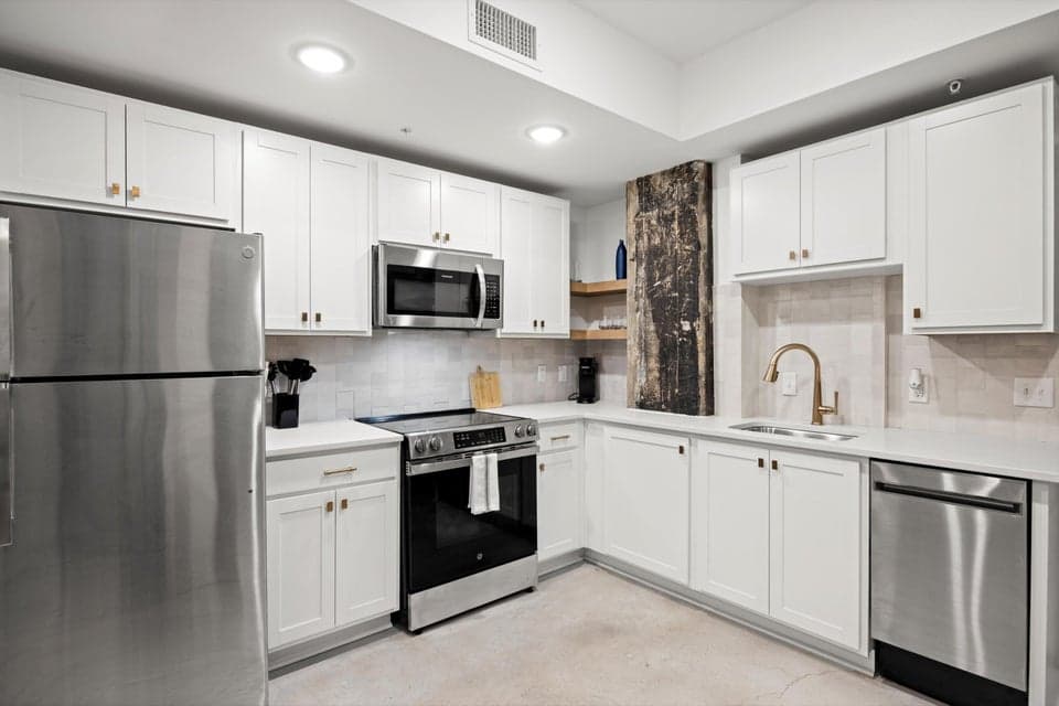 Photo of 117 E 7th Street, 603-B