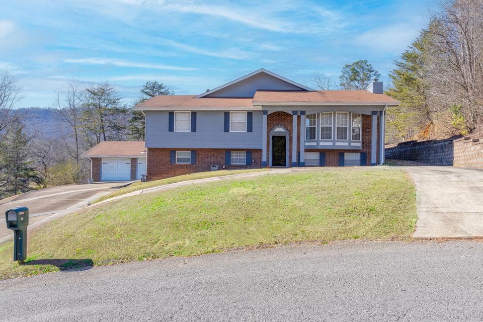Photo of 317 Shady Crest Drive