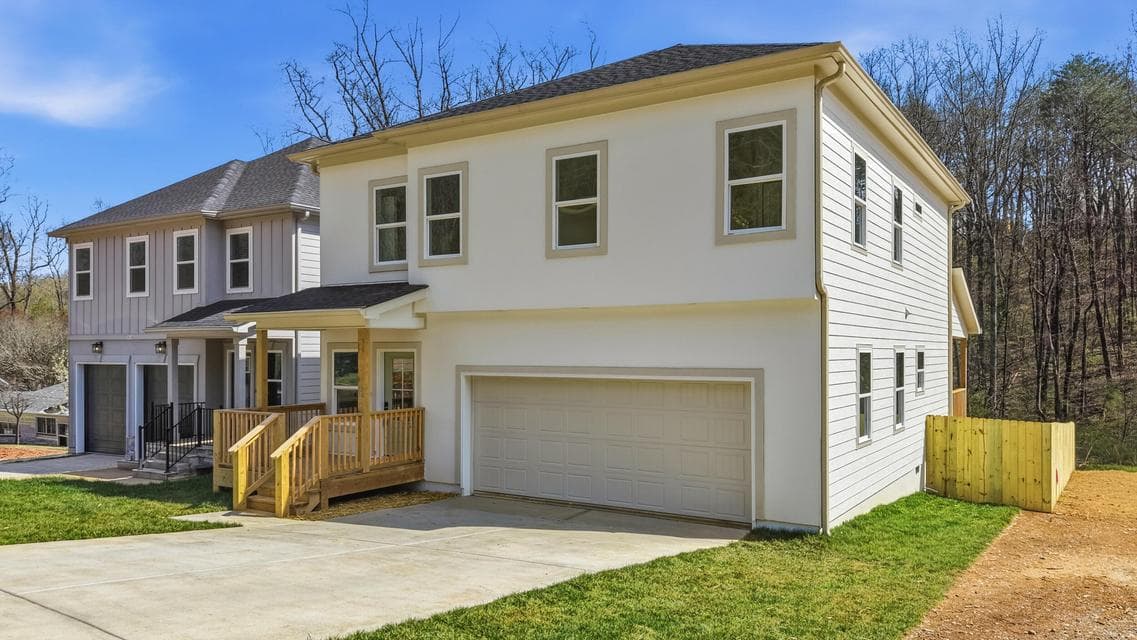 Photo of 930 Lullwater Road
