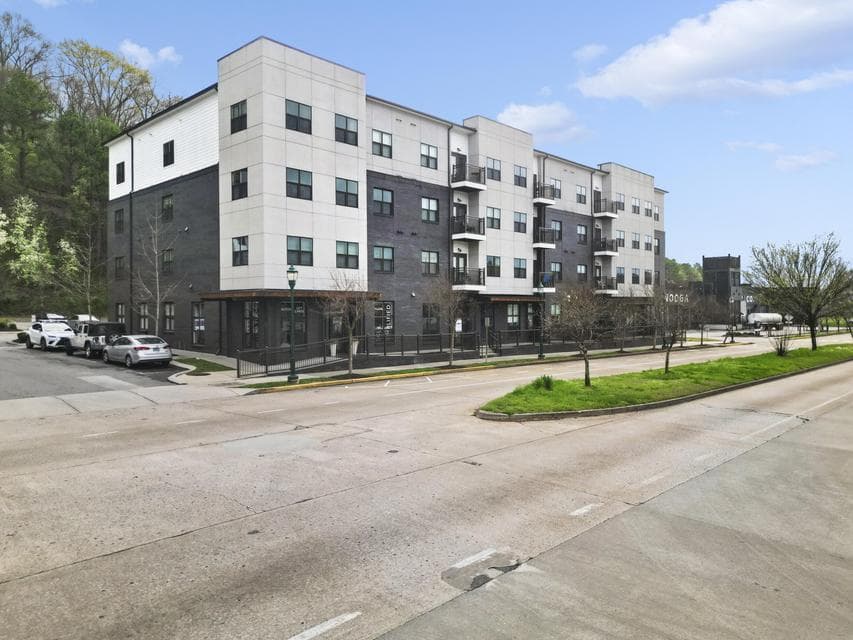 Additional photo 3 of 804 Riverfront Parkway, 302