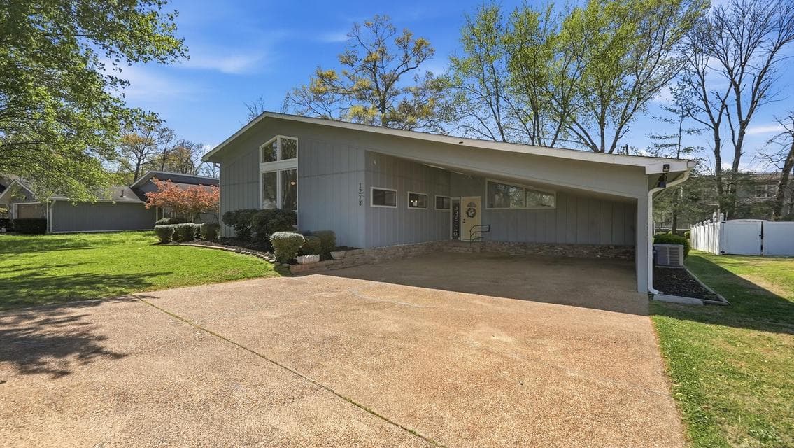 Photo of 1278 Village Green Drive