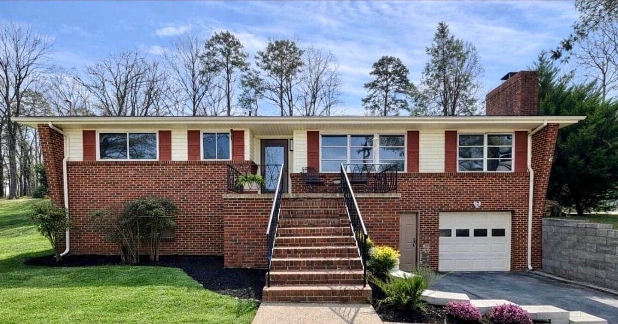 Photo of 1402 John Ross Road