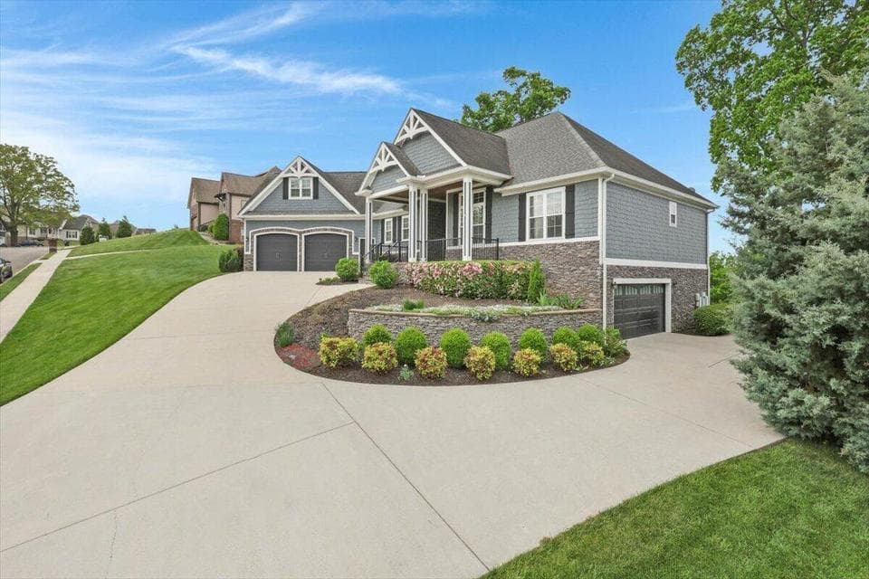 Photo of 6201 Breezy Hollow Lane