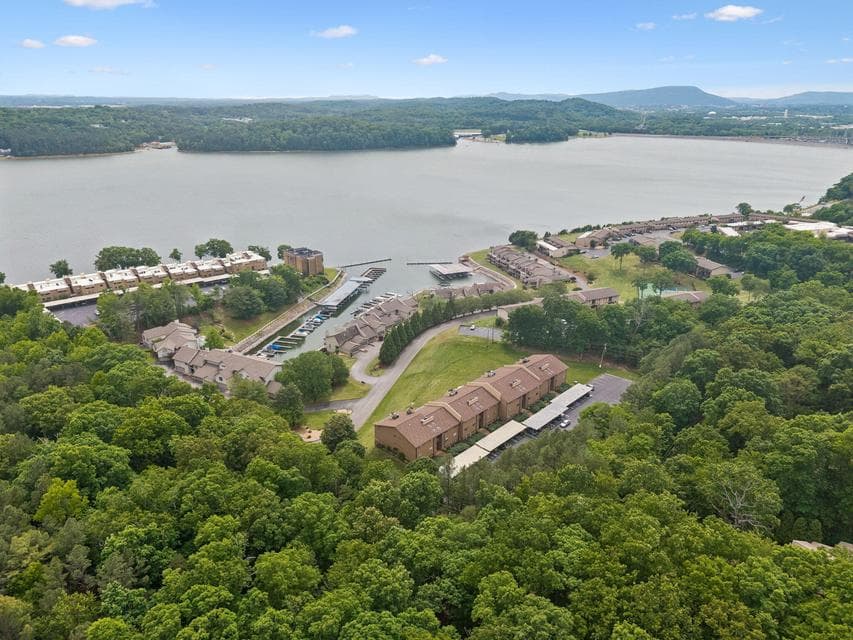 Photo of 4319 Lakeshore Lane, 301