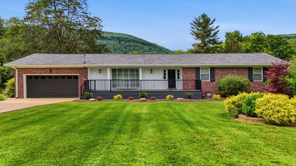 Photo of 605 Falls View Drive
