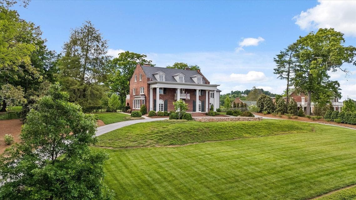 Photo of 1636 Hillcrest Road