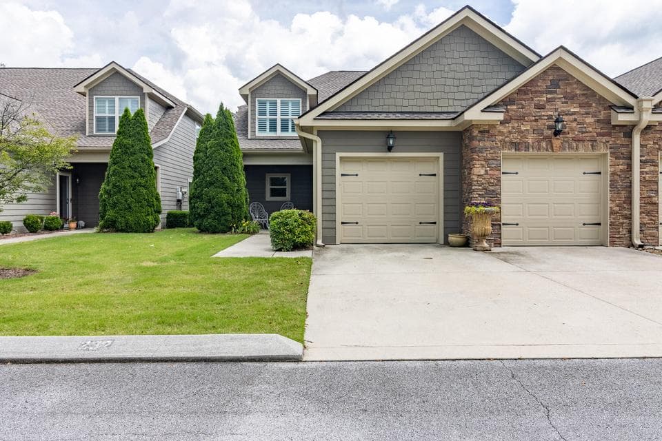 Photo of 232 Templeton Lane