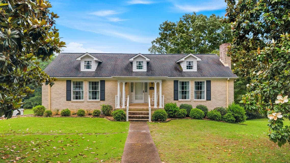 Photo of 5956 Crestview Drive