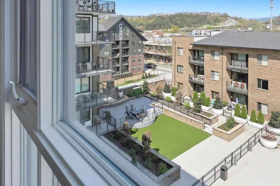 Photo of 200 Manufacturers Road, Apt 619