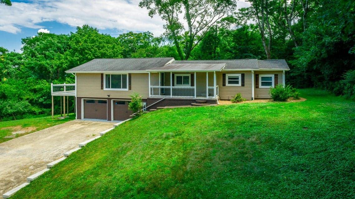 Photo of 6582 Fairview Road