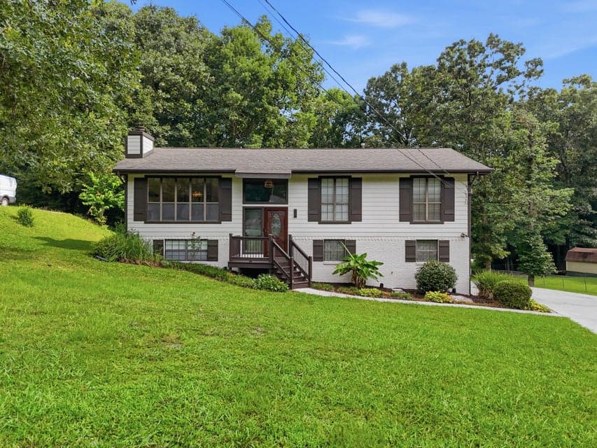 Photo of 5033 Hunter Village Drive