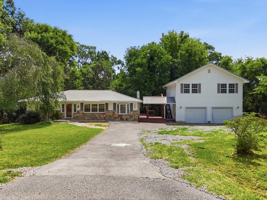 Photo of 1573 Georgia 157, 30750