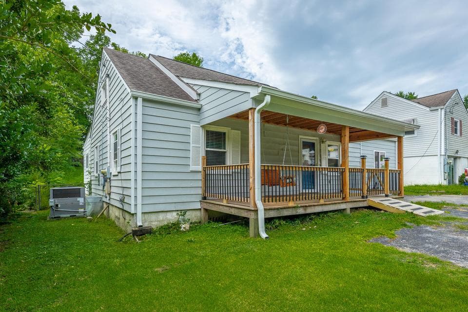 Photo of 1712 John Ross Road
