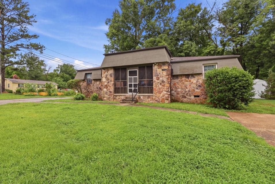 Photo of 541 Cedar Glen Circle