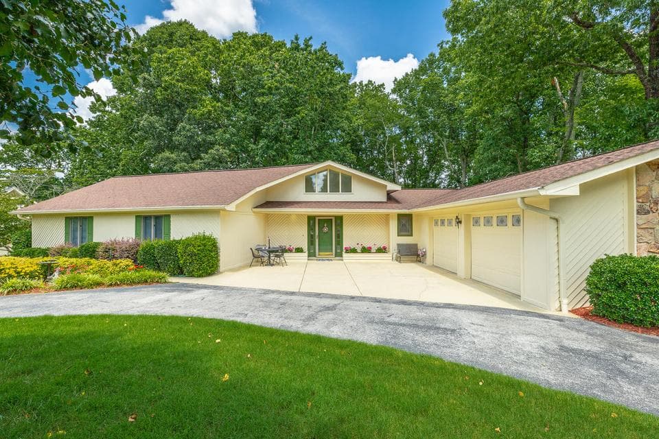 Photo of 6422 Lake Shadows Circle