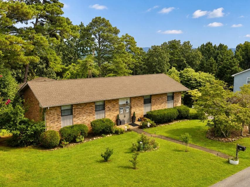 Photo of 1008 Panorama Drive