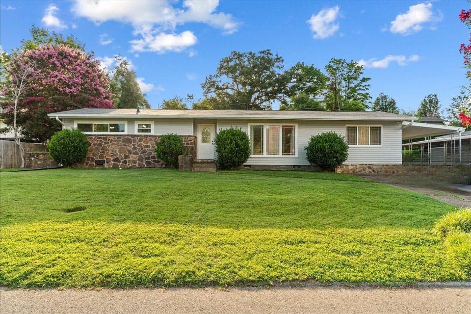 Photo of 821 Belvoir Terrace