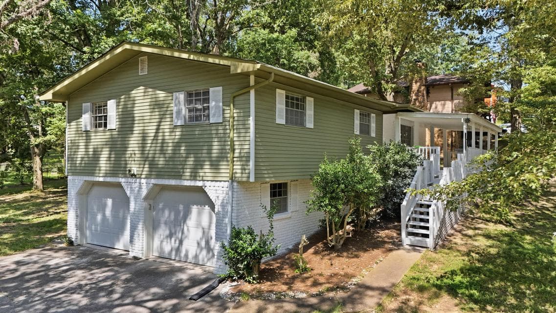 Photo of 1300 Highcrest Drive