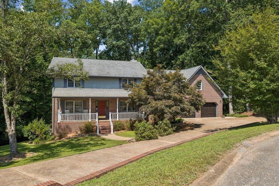 Photo of 605 Stonebrook Drive