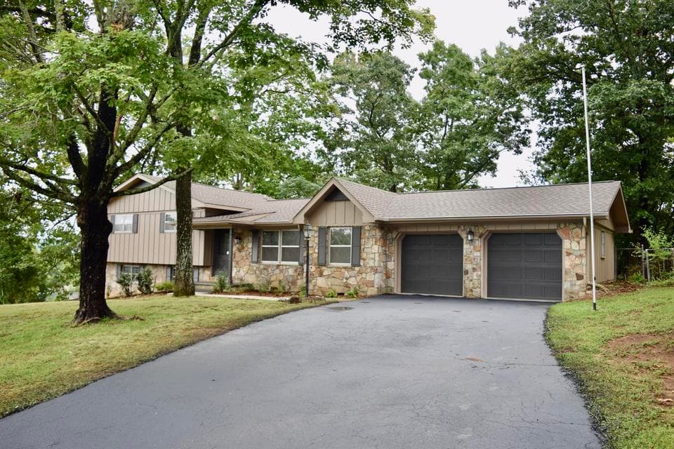 Photo of 1324 Clearpoint Drive