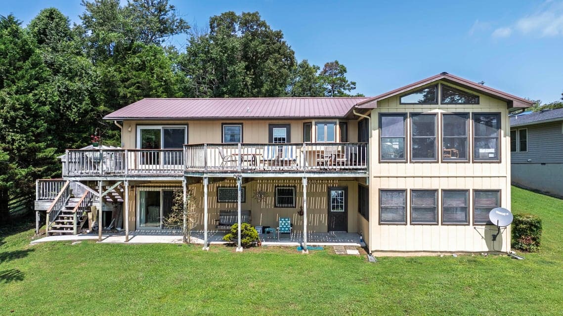 Photo of 300 Lake Forest Lane