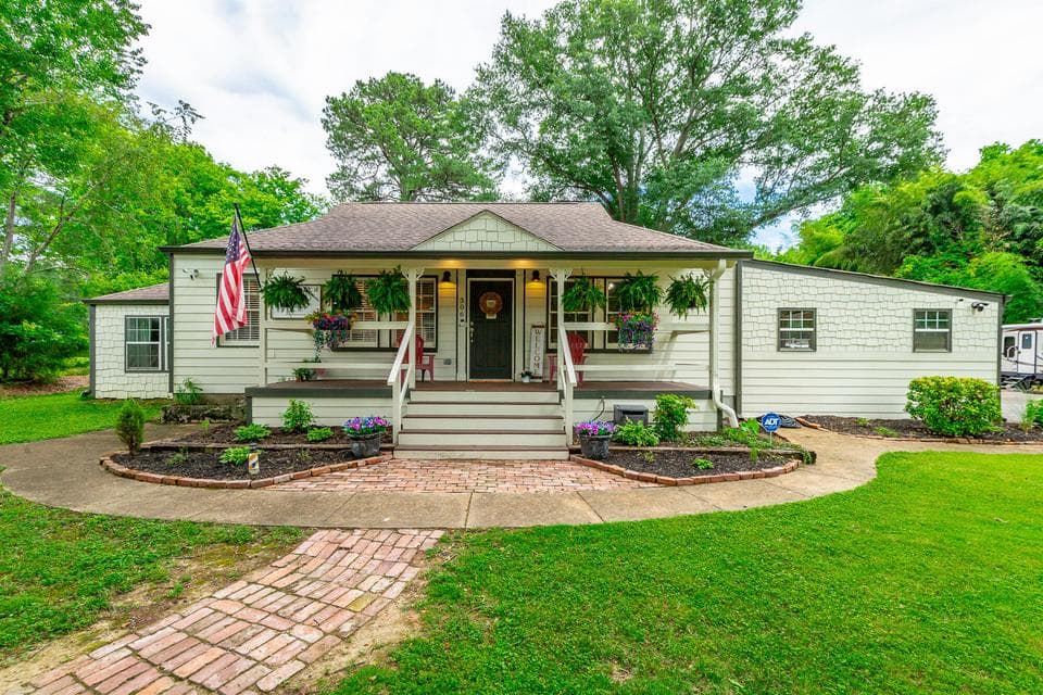 Photo of 306 Laverne Drive
