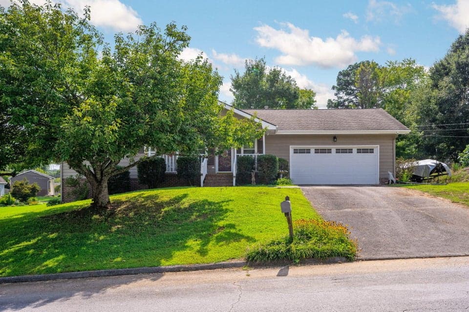 Photo of 412 Sandalwood Drive