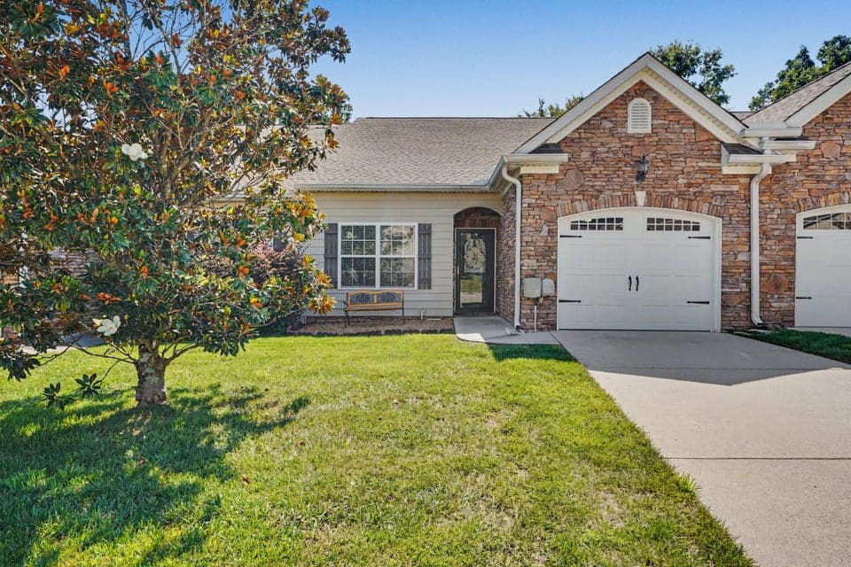 Photo of 7624 Magnolia Leaf Lane
