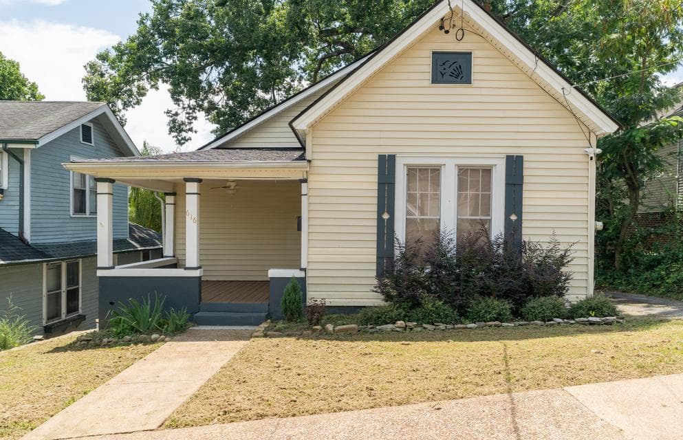 Photo of 616 Colville Street