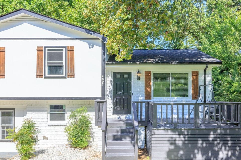 Photo of 4007 E Freedom Circle