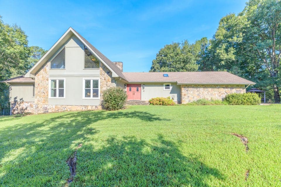 Photo of 809 Brookhollow Lane