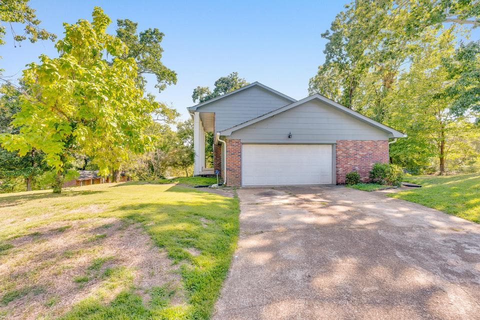 Additional photo 3 of 5661 Grayshore Lane