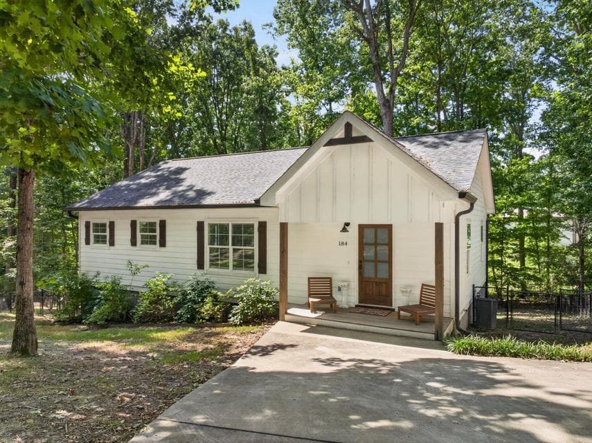 Photo of 184 Middle Road
