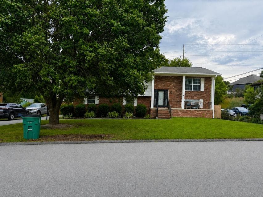 Photo of 1222 Laurelwood Drive
