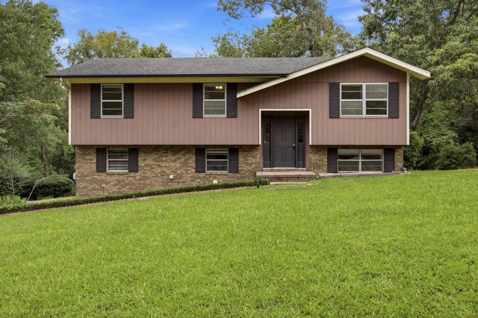 Photo of 1032 Hillcrest Road