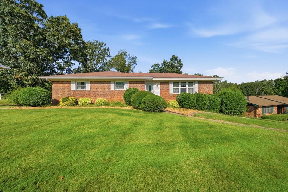 Photo of 5912 Northwoods Drive