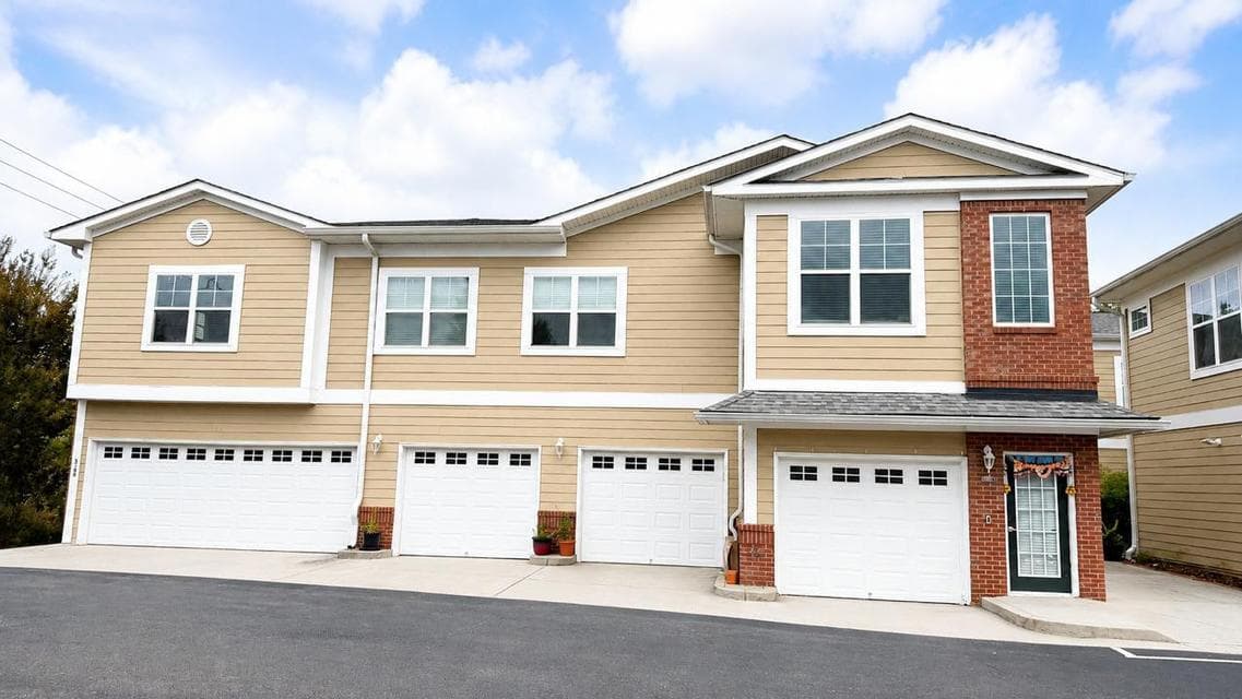 Photo of 3201 Regency Court