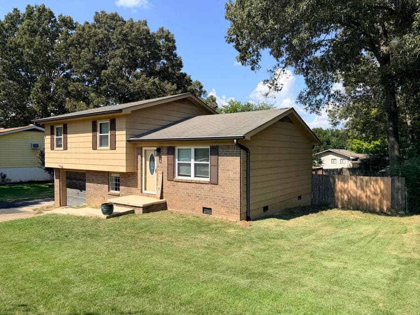 Photo of 1627 Roberson Road, 24