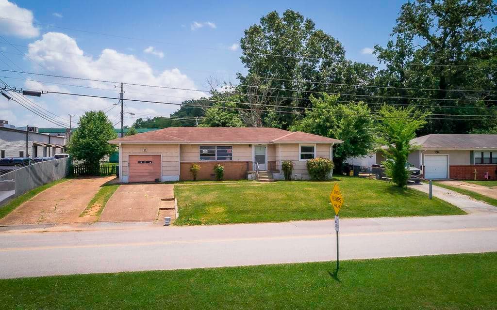 Photo of 1504 Cloverdale Drive