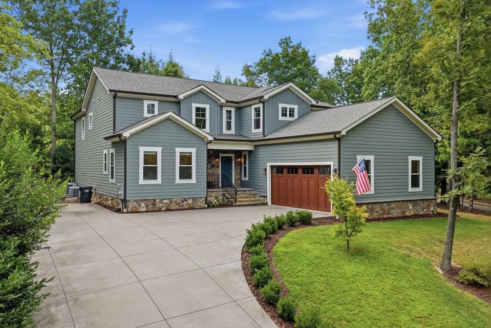 Photo of 60 Maggie Bluff