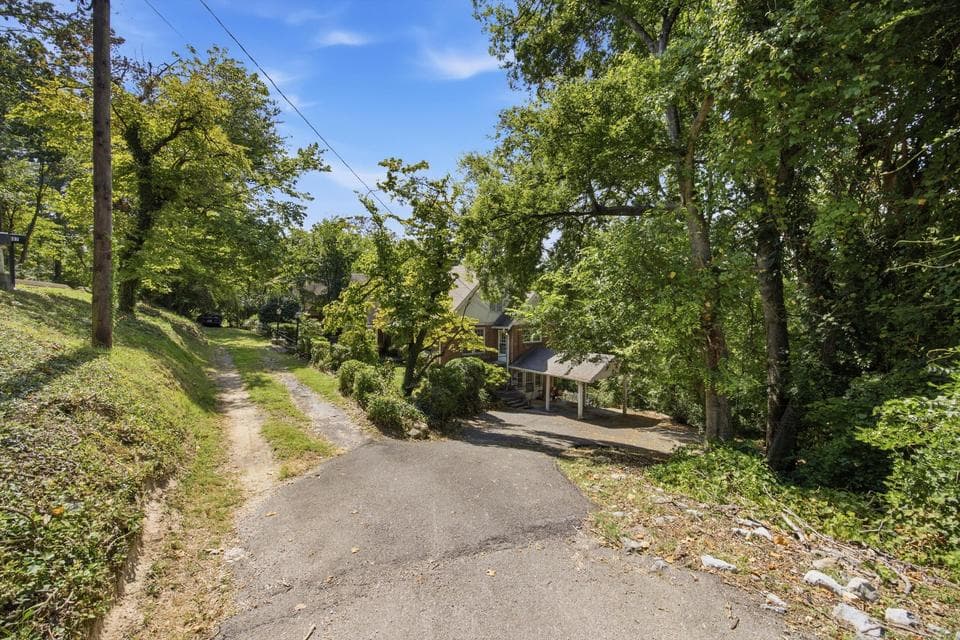 Additional photo 3 of 706 Mount Vernon Circle