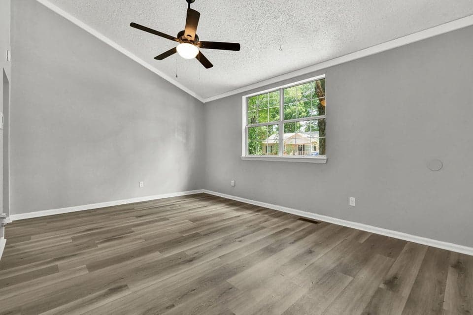 Additional photo 3 of 1911 Dupont Street