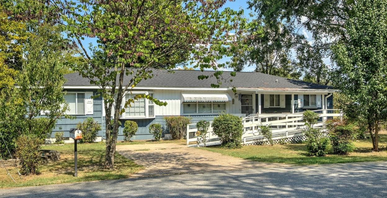 Photo of 1102 Cranbrook Drive