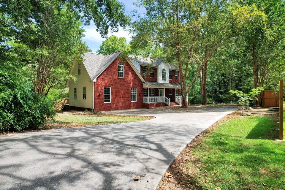 Photo of 1012 Cave Springs Road