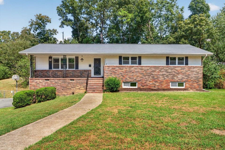 Photo of 2103 King Court Lane