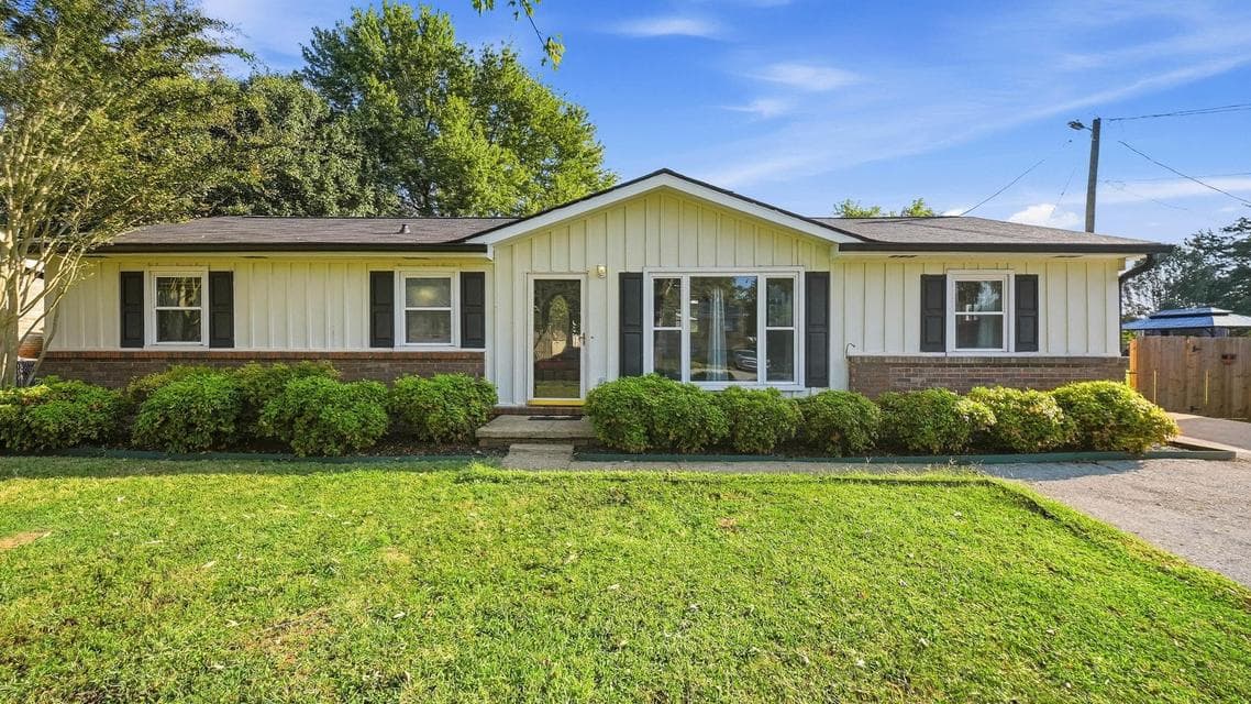 Photo of 1389 Meadowood Drive