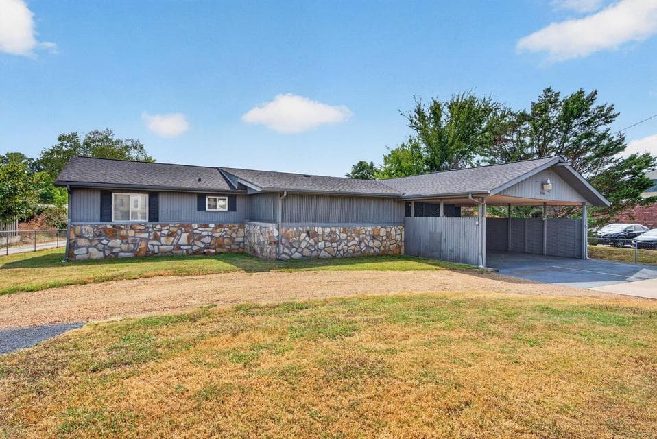 Photo of 2060 Hamill Road