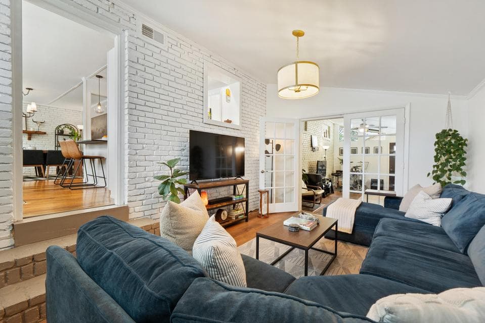 Photo of 5315 Connell Street