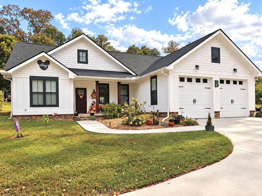 Photo of 4709 Woodland Drive