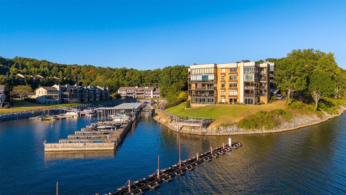 Photo of 4346 Lakeshore Lane, 204